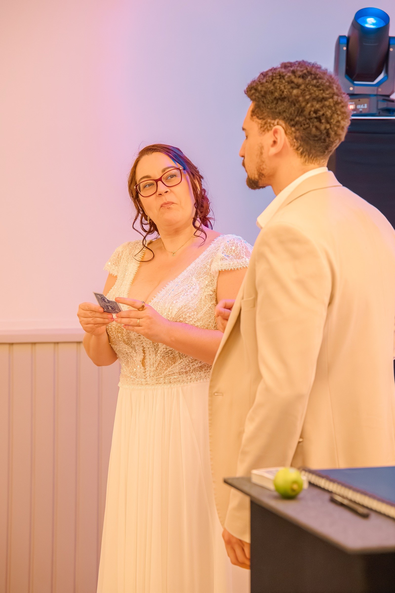 Magic Flo et les invités surpris pendant un mariage